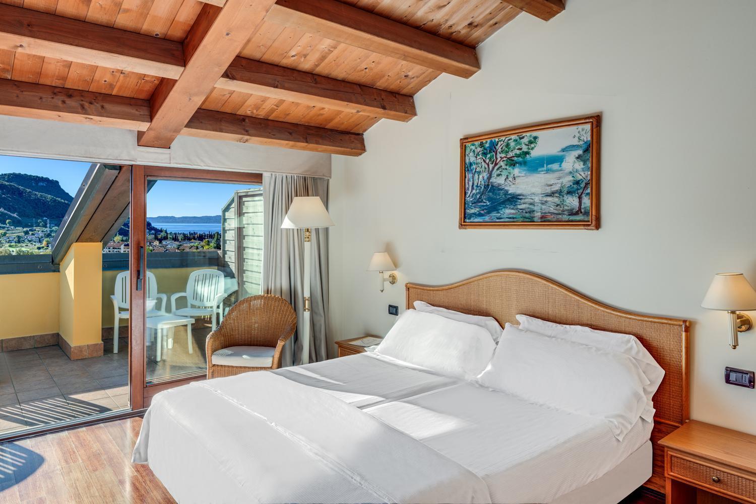 Double or Twin Room Lake View