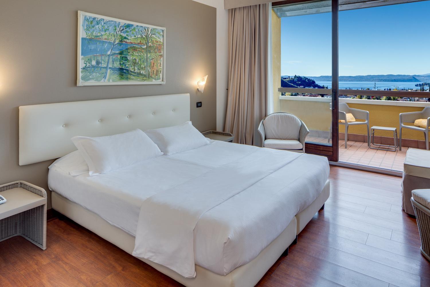 Double or Twin Room Lake View